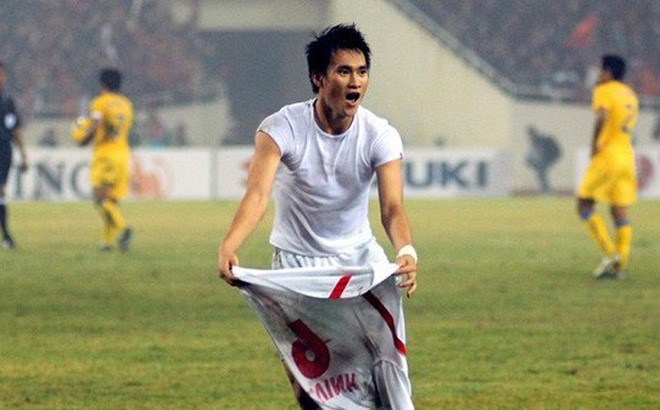 khoảnh khắc lịch sử Công Vinh ghi bàn vào lưới Thái Lan