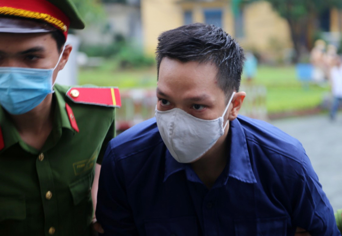 Nguyễn Kim Trung Thái được đưa đến toà sáng nay. Ảnh: Đình Văn