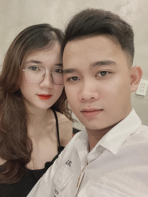  Cặp đôi ngay từ lần đầu về ra mắt gia đình đã được bố mẹ 2 bên ủng hộ hết mình. (Ảnh: Facebook N.H)