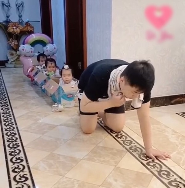  Mọi người cũng không quên dành lời khen cho “ông bố của năm” vì đã chăm con rất khéo. (Ảnh: Sohu)&nbsp;