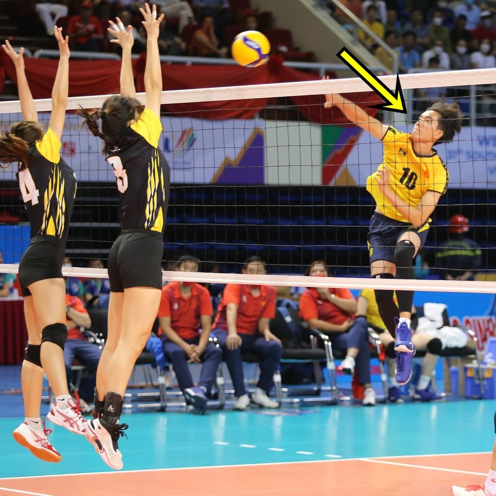  Không có nhiều thời gian để thể hiện năng lực nhưng cũng là đủ để Bích Tuyền làm khó tuyển bóng chuyền Thái Lan. (Ảnh: Thanh Niên)