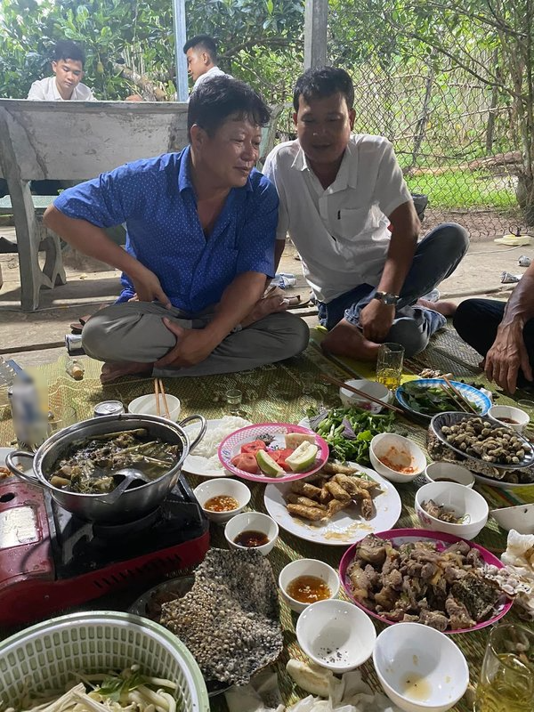  Lời hứa gả con cho nhau năm nào giờ đã thành hiện thực một cách ngẫu nhiên. (Ảnh: Facebook N.H)