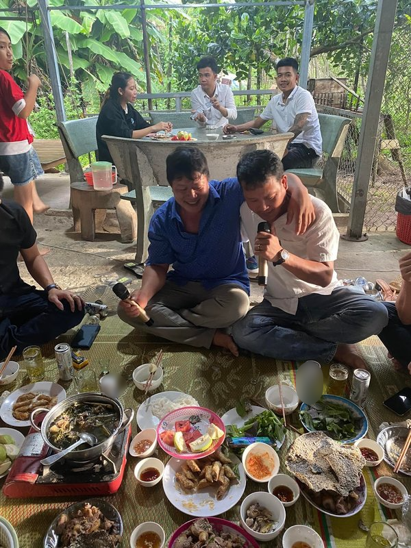  Cô bạn N.H còn dí dỏm đùa rằng giờ mình với người yêu chỉ còn là 2 cái tên trong mắt các ông bố. (Ảnh: Facebook N.H)