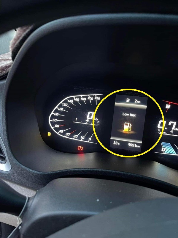  Chiếc xe cạn xăng sau 2 ngày về với chủ.&nbsp;(Ảnh: Chụp màn hình Oto+)