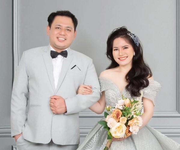  Cặp đôi chính thức về chung nhà sau một thời gian tìm hiểu.&nbsp;(Ảnh: Trí thức trẻ)
