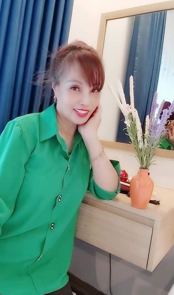  Sau 4 năm cưới chồng trẻ, cô dâu Thu Sao như được "hồi xuân", yêu đời hơn.&nbsp;(Ảnh: FB Thị Thu Sao)