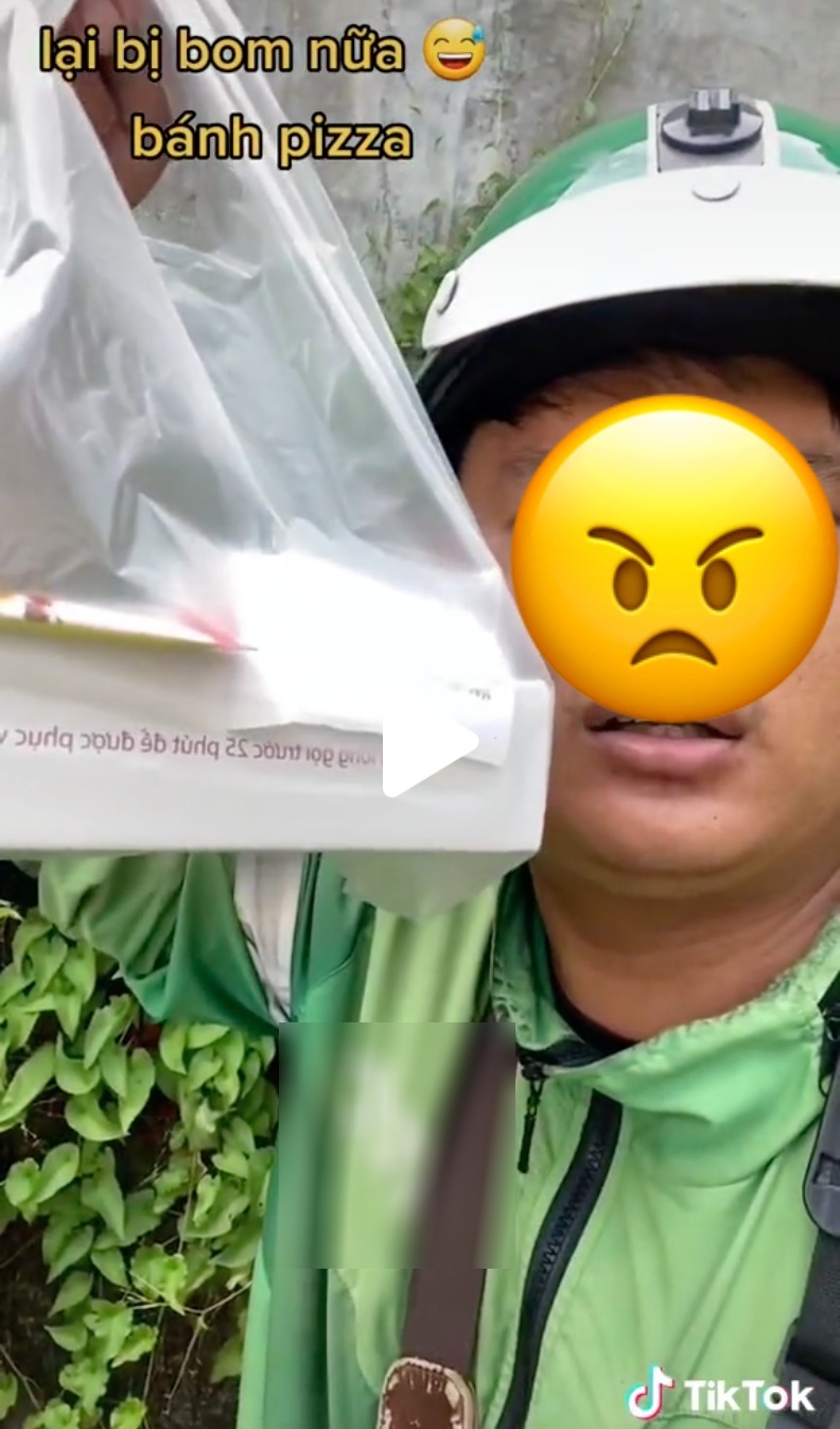  Shipper giao pizza cho khách nhưng kết quả là chẳng thấy khách đâu. (Ảnh:&nbsp;TikTok @S.L)