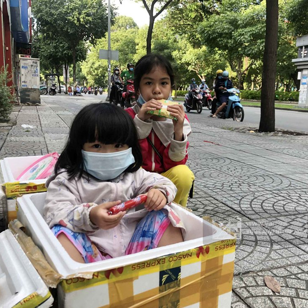  Dù cuộc sống khó khăn nhưng chị luôn chú ý trong cách dạy con.