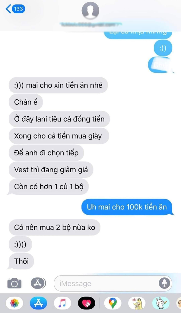  Anh chàng thản nhiên xin tiền bạn gái mua đủ thứ từ ăn uống đến giày dép, quần áo.&nbsp;(Ảnh: FB&nbsp;T.N.L)