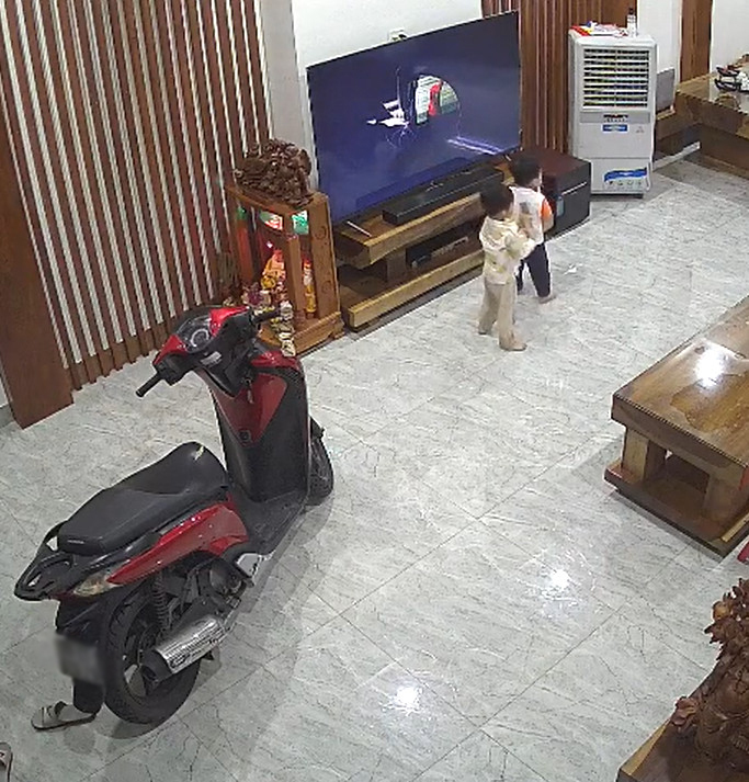  Khi có người phát hiện ra mới chịu dừng lại.&nbsp;(Ảnh: Chụp màn hình TikTok B.)