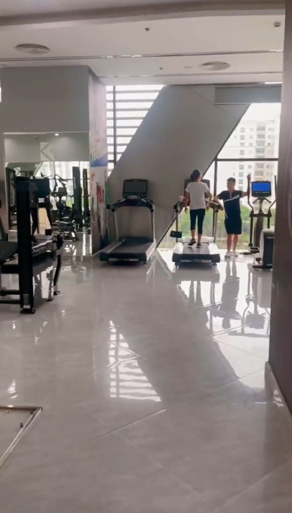  Có cả phòng tập gym.&nbsp;(Ảnh: Chụp màn hình TikTok N.Q.A.)