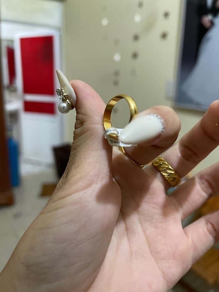  Nếu chỉ nhìn bằng mắt thường khó lòng nhận ra đây là vàng giả.&nbsp;(Ảnh: FB C.P.A)