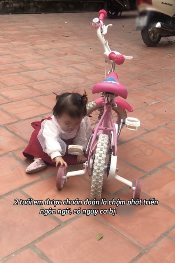  Cô bé đã từng trải qua giai đoạn không khoẻ.&nbsp;(Ảnh: TikTok H.D)