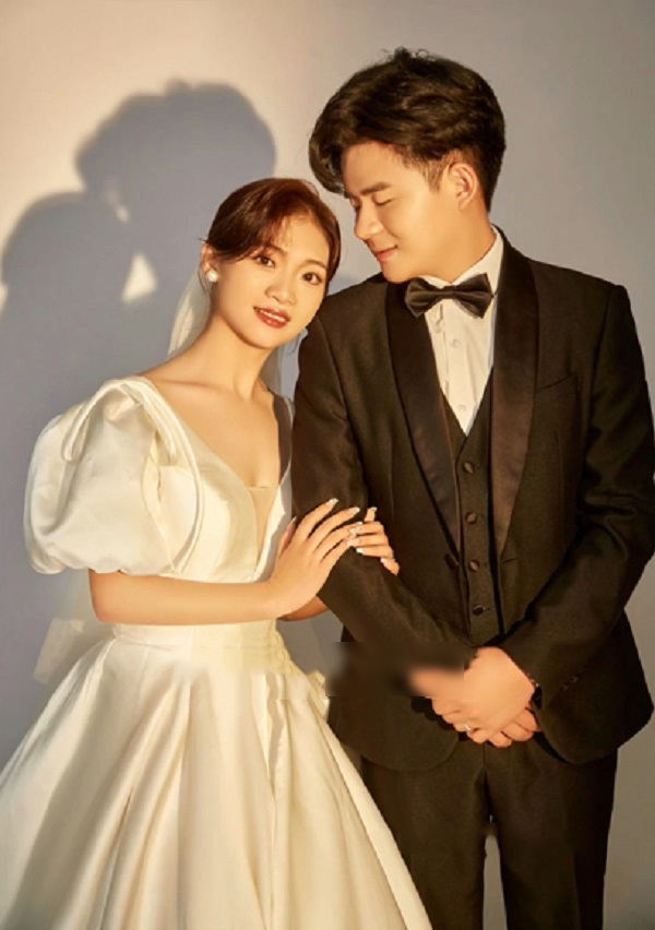  Cô gái rất hào hứng vì bạn thân sắp trở thành em dâu của mình.&nbsp;(Ảnh: Cắt từ clip Douyin)