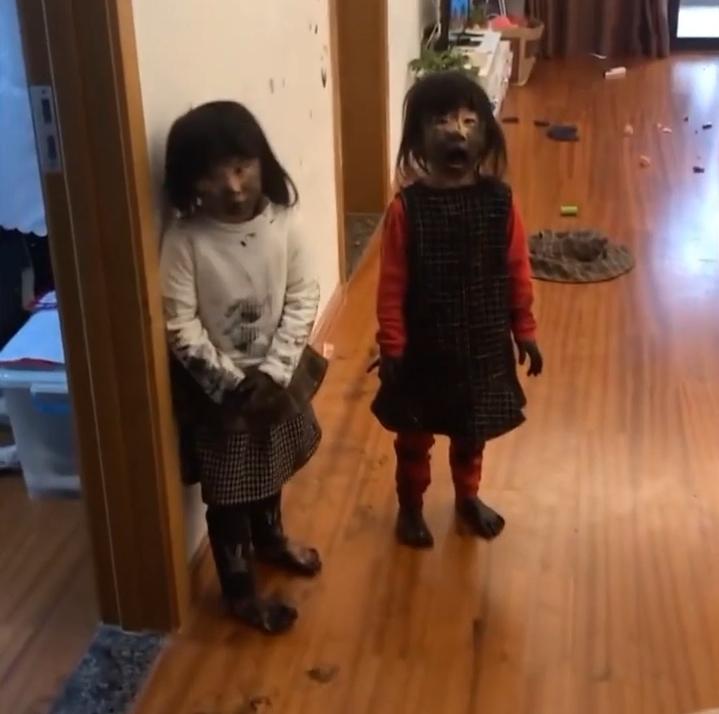 Nghe nói đẻ con gái thùy mị, mẹ phát rồ khi nhận gấp 2 sự nết na-1