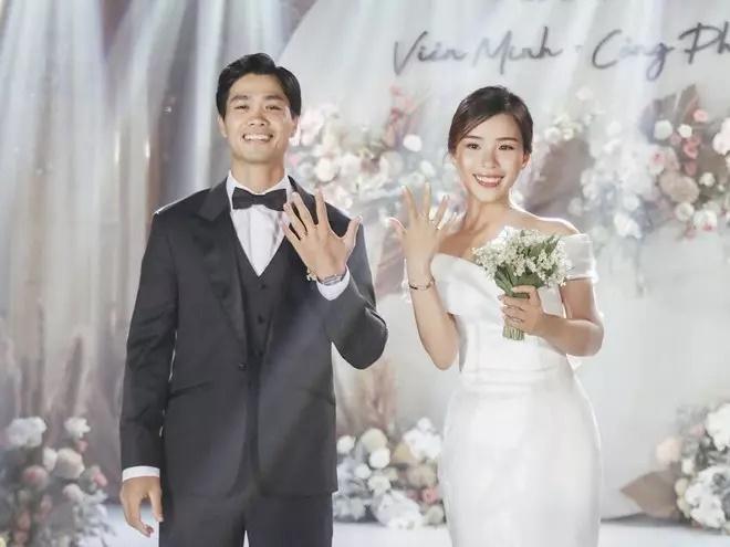 Viên Minh lộ diện cùng Công Phượng, nhan sắc gái một con thế nào?-3