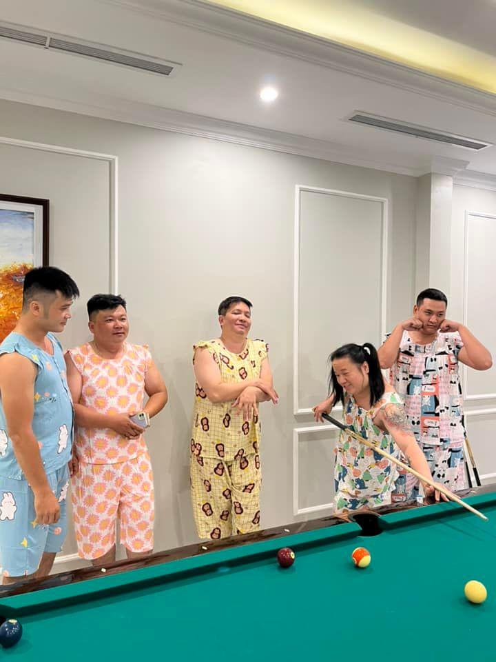 Vợ chồng Đoàn Di Băng bẻ cong dàn vệ sĩ trai tráng-3