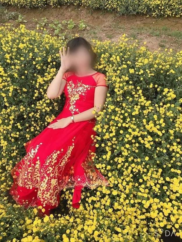Nằm đè lên bó hương chụp ảnh, hai người phụ nữ bị chỉ trích-5