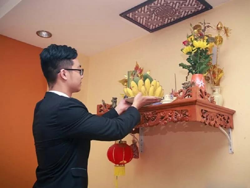 Lau bàn thờ bằng nước lã là phạm đại kỵ: Loại nước nào gia tiên hài lòng?-3
