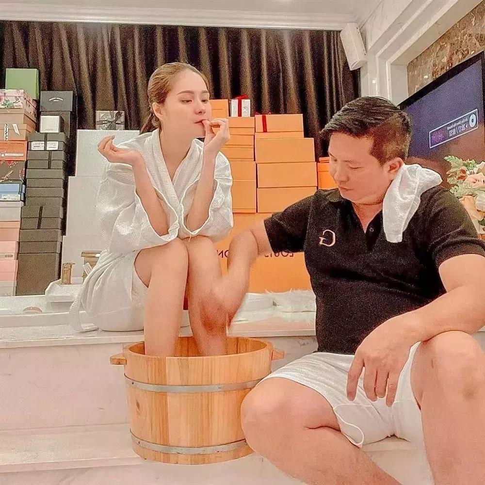 Anh xã đại gia tuyển đầu bếp riêng nấu ăn cho Đoàn Di Băng-1