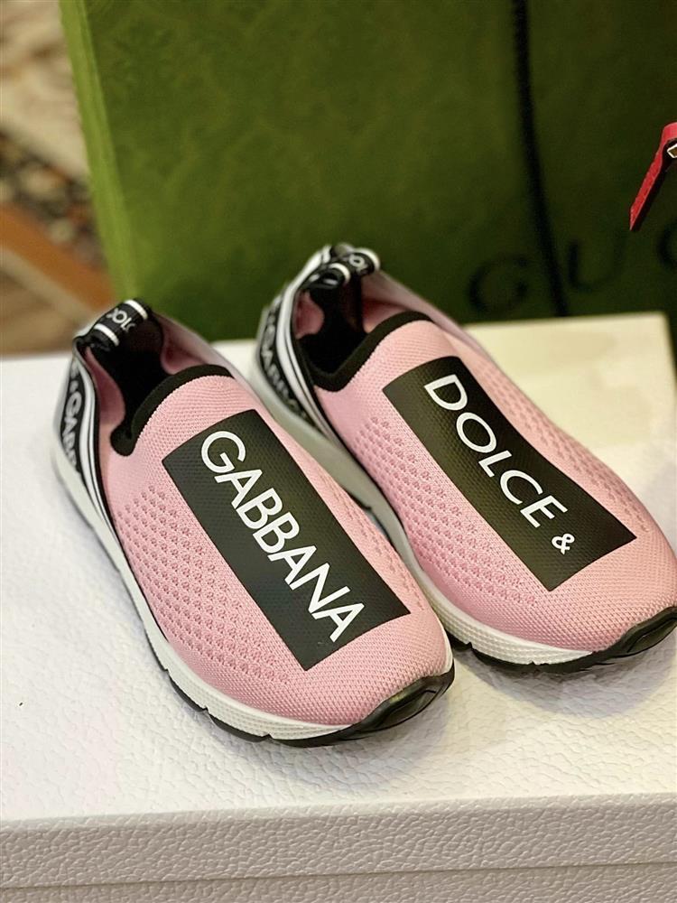 Chồng Đoàn Di Băng dát hàng hiệu cho ái nữ vừa tốt nghiệp mẫu giáo-6