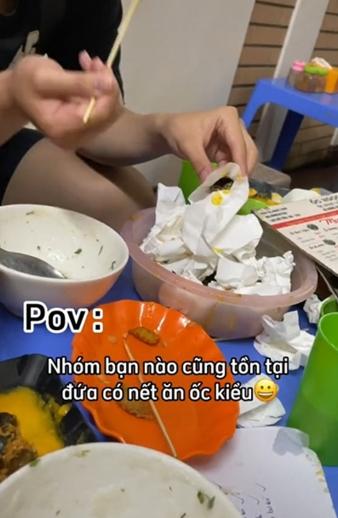 Dân mạng chê cười thượng đế ăn ốc bằng giấy vì sợ bẩn tay-2
