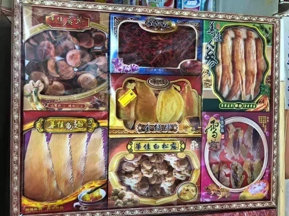 Đi chợ tháng cô hồn: Đồ nhậu, trà sữa, hàng hiệu chả thiếu thứ gì-11