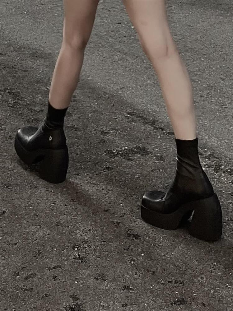 Xoài Non lộ thân hình cò hương, chân tong teo nhìn thương-4