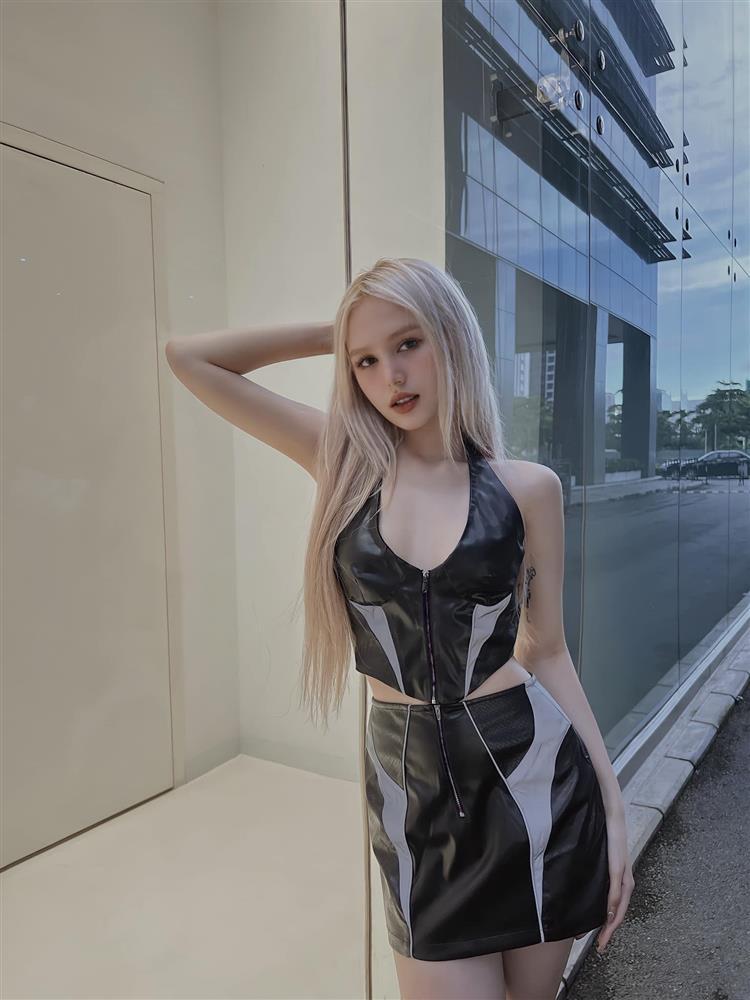Xoài Non lộ thân hình cò hương, chân tong teo nhìn thương-2