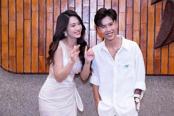 Xôn xao ảnh tình tứ Đạt Villa và Lê Bống, bất ngờ phản ứng dân mạng-1