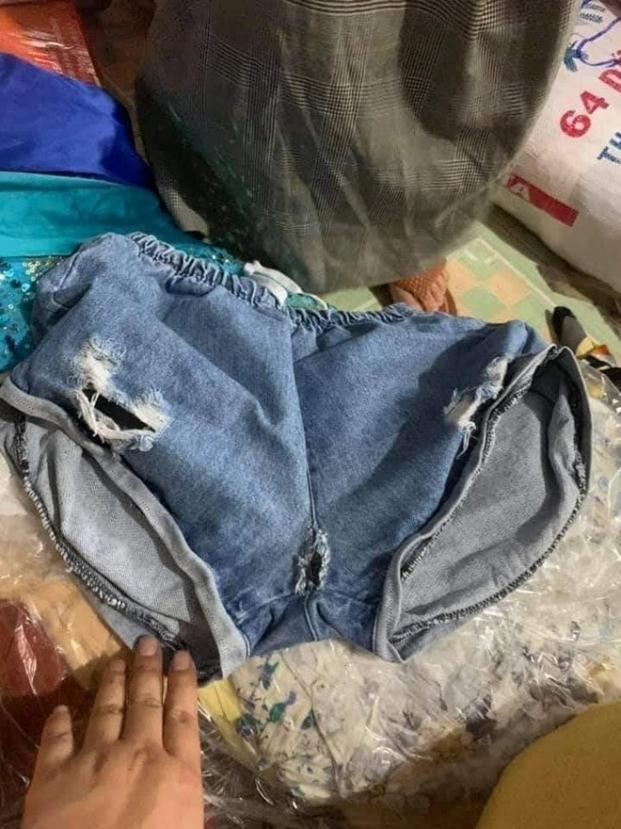 Hết hồn quần áo từ thiện nhàu nhĩ, loang lổ chỗ vàng chỗ đen-5