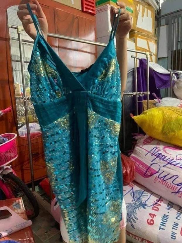 Hết hồn quần áo từ thiện nhàu nhĩ, loang lổ chỗ vàng chỗ đen-7