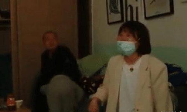 Vợ nhờ shipper sửa ống nước 30 phút, hôn nhân 11 năm chấm dứt-1