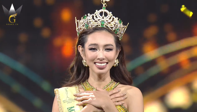 Khán giả Việt Nam phấn khích, tự hào trước màn đăng quang đầy cảm xúc của Miss Grand International 2021 Thùy Tiên