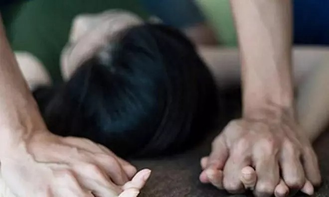 Trưởng khoa Đại học, Chủ tịch bệnh viện ở Hà Nội bị 'tố' đánh đập, cưỡng bức tình dục, bắt nạn nhân hứa làm 'vợ bé bí mật' mới buông tha?