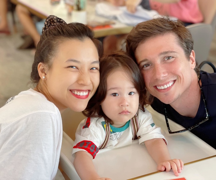 Gia đình nhỏ của nữ MC nổi tiếng,