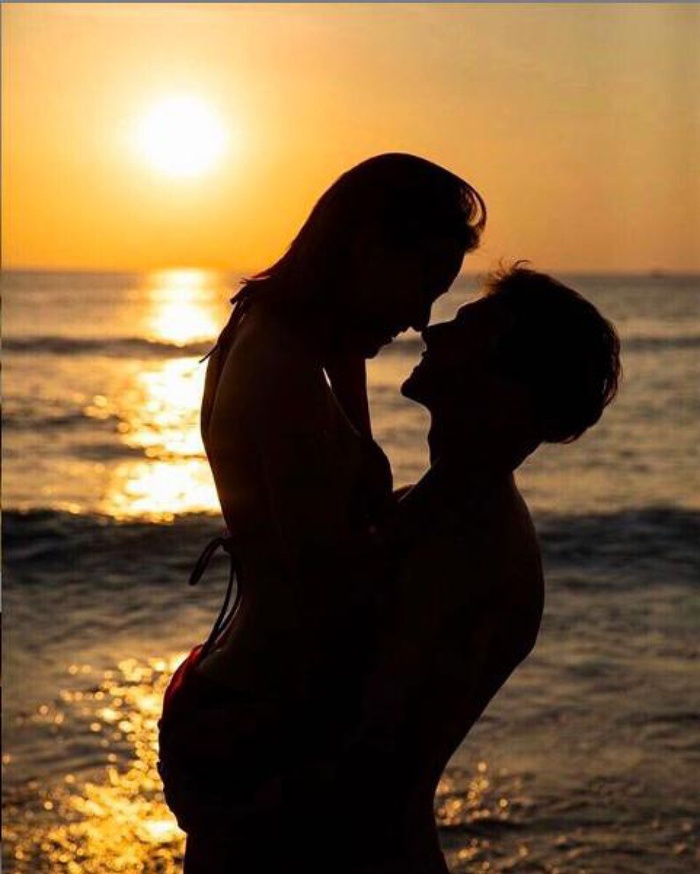 Nữ MC đăng ảnh nhưng giấu mặt và danh tính ông xã.