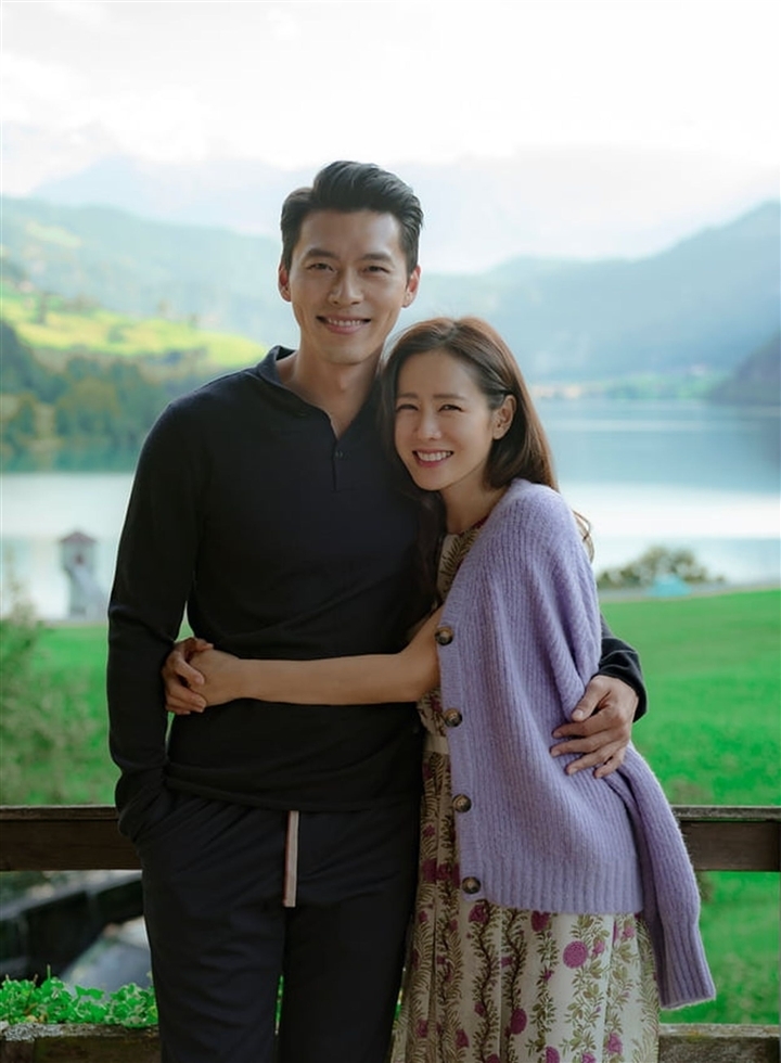 kêu gọi fan hãy vờ như không biết, tôn trọng quyền riêng tư của Hyun Bin và Son Ye Jin, để cặp đôi có thể tận hưởng kỳ nghỉ một cách trọn vẹn.