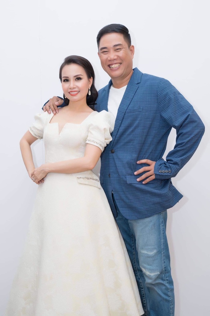 Ca sĩ Cẩm Ly và ông xã Minh Vy. 