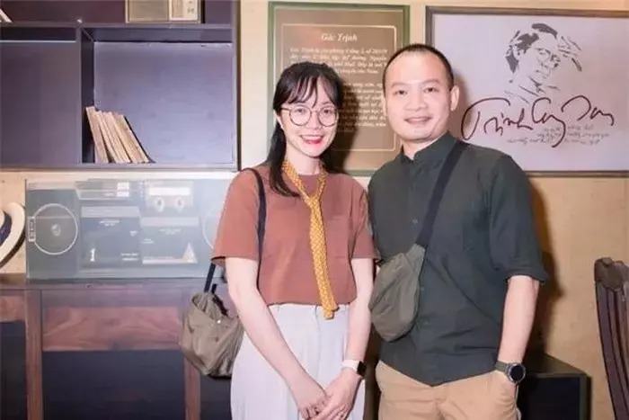 Vợ MC Lại Bắc Hải Đăng nhận nhiều lời khen ngợi vì vẻ ngoài ưa nhìn, phong thái nền nã.