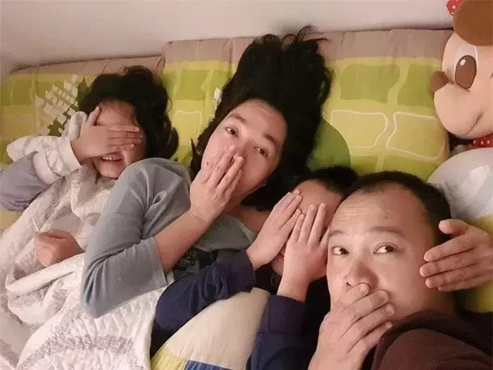 Hình ảnh hiếm hoi về gia đình được MC Lại Bắc Hải Đăng chia sẻ.