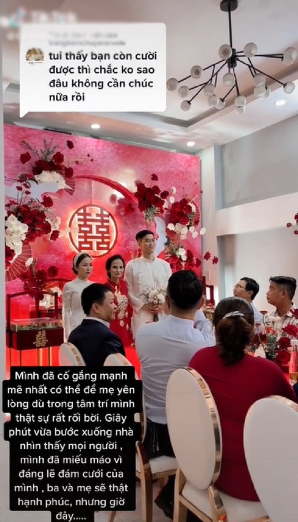  Cô dâu cho biết mặc dù rất rối bời nhưng vẫn phải cố gượng cười để mẹ yên lòng.&nbsp;(Ảnh: Cắt từ TikTok L.T.T)