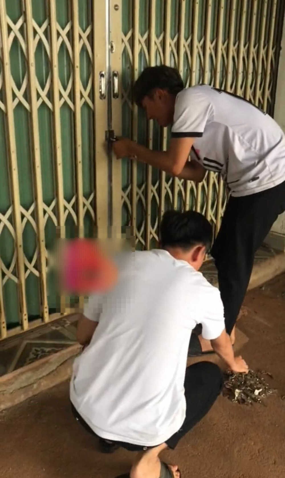  Mọi người không khỏi ngỡ ngàng trước sự giàu có của ông chú.&nbsp;(Ảnh: B.V)