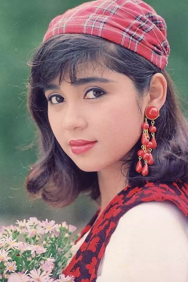 Nhan sắc xinh đẹp của Việt Trinh thời trẻ