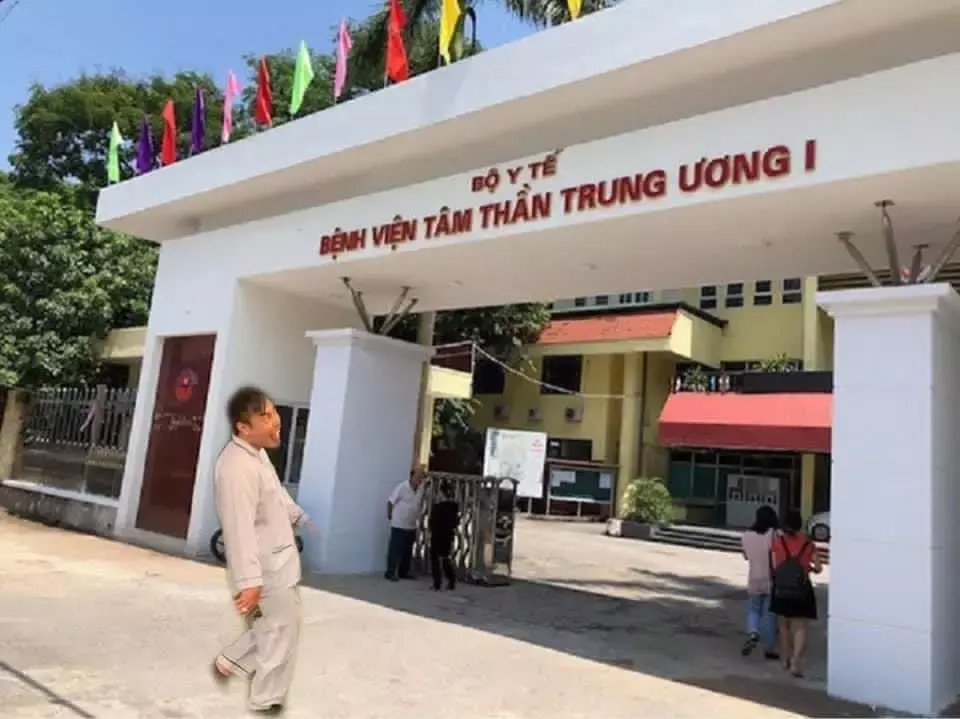 Trước đó, bộ ảnh Lê Dương Bảo Lâm vào "viện tâm thần" do fan chế cũng từng viral mạng xã hội.