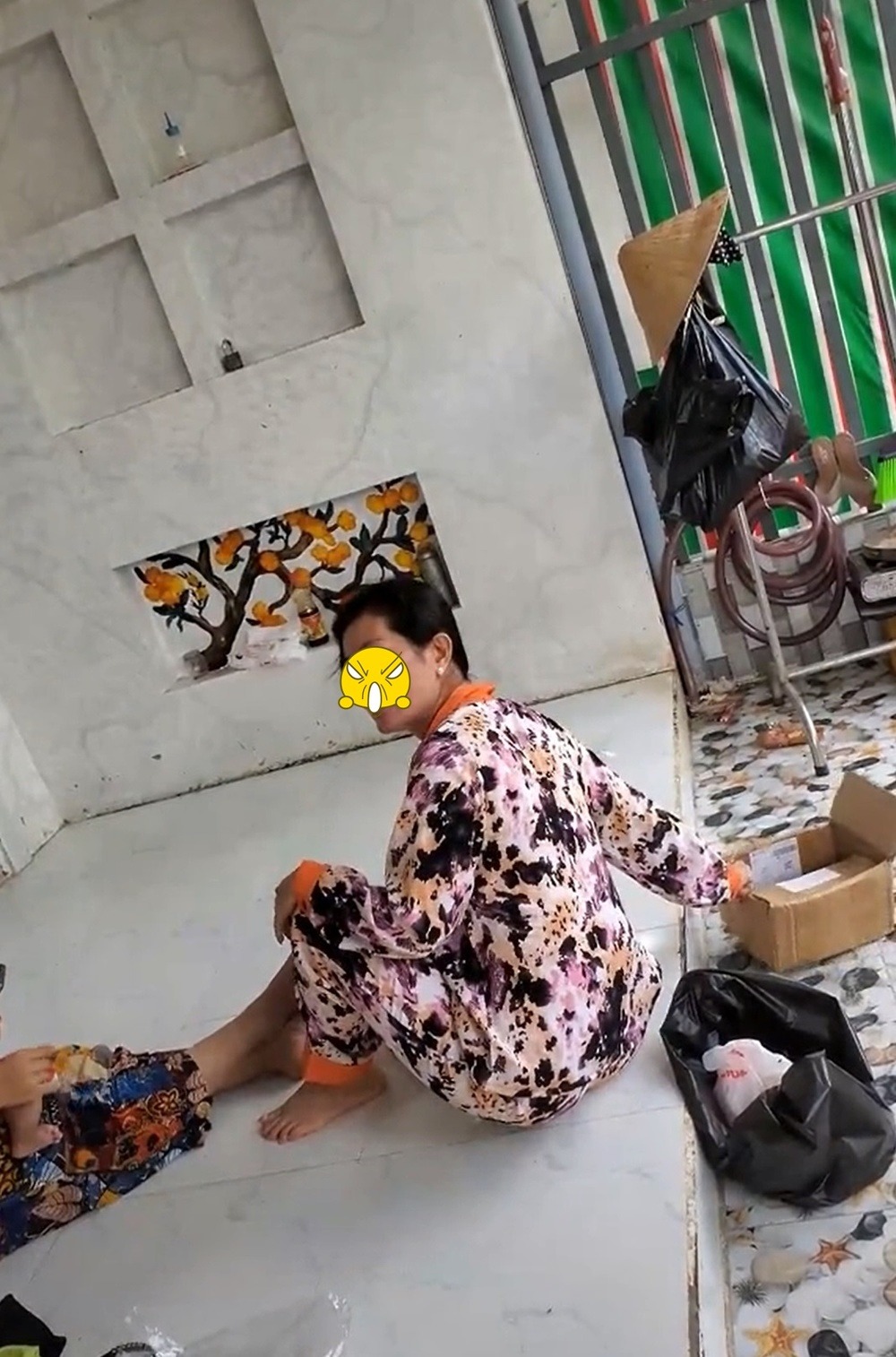  Chị cho biết shop cho mình kiểm tra hàng, đúng mới nhận.&nbsp;(Ảnh: Chụp màn hình TikTok C.D.G.H.)