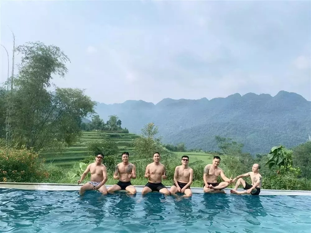 Cách đây 2 ngày, nam diễn viên đăng loạt ảnh du lịch sau 2 tháng "im hơi lặng tiếng".