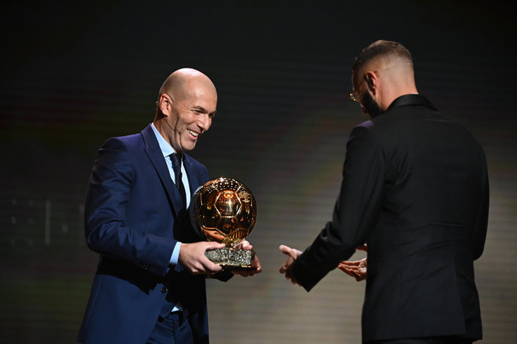Benzema đoạt Quả bóng vàng 2022, nói gì trong giây phút lịch sử?