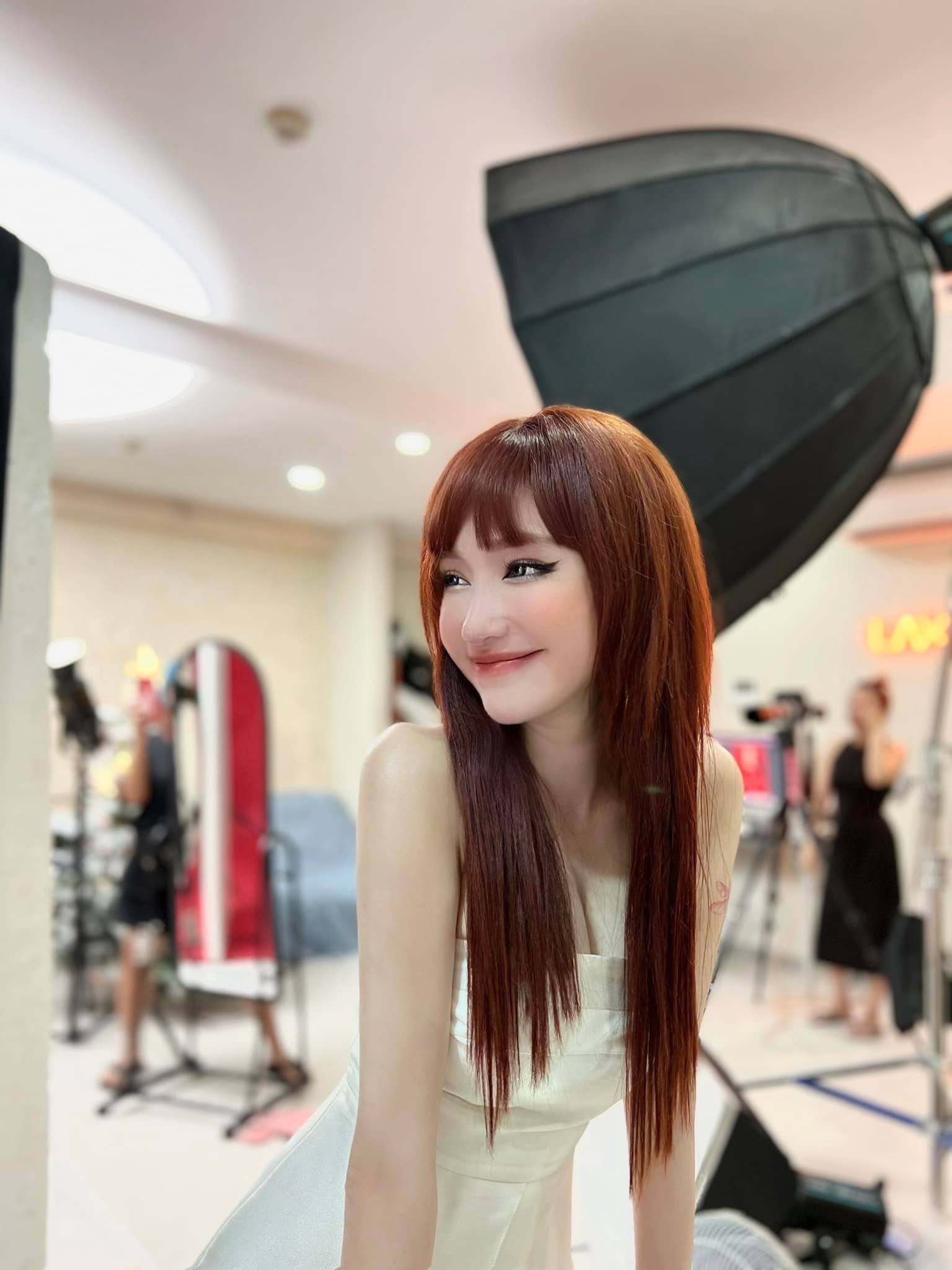 Sau ồn ào với chồng Tây, Elly Trần đang tất bật trở lại với công việc để có thể chăm sóc cho bản thân và 2 nhóc tỳ