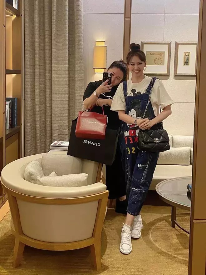 Trấn Thành - Hari Won cũng chơi lớn khi tặng quà sinh nhật 